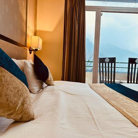 The Royal Majestic Mountain View Hotell Manāli Exteriör bild