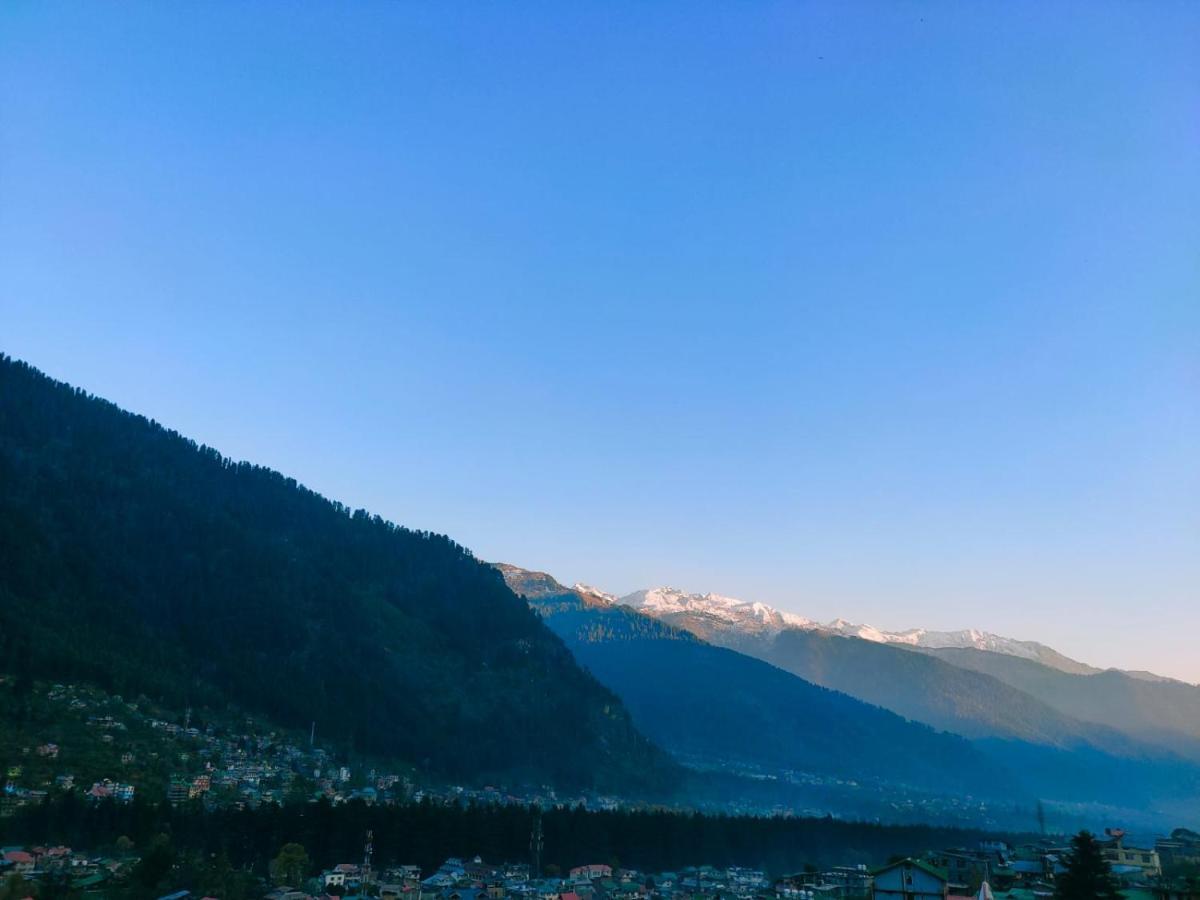 The Royal Majestic Mountain View Hotell Manāli Exteriör bild