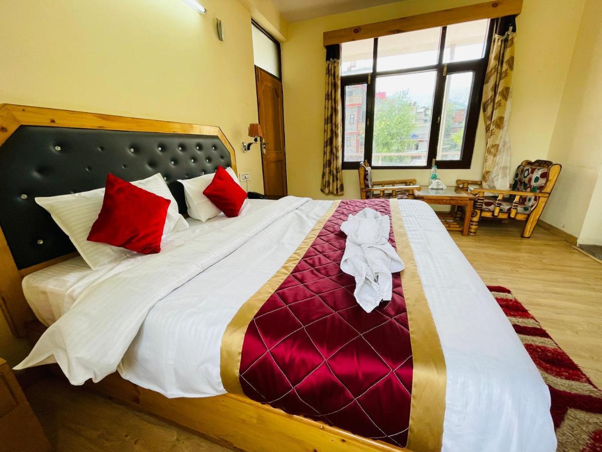 The Royal Majestic Mountain View Hotell Manāli Exteriör bild