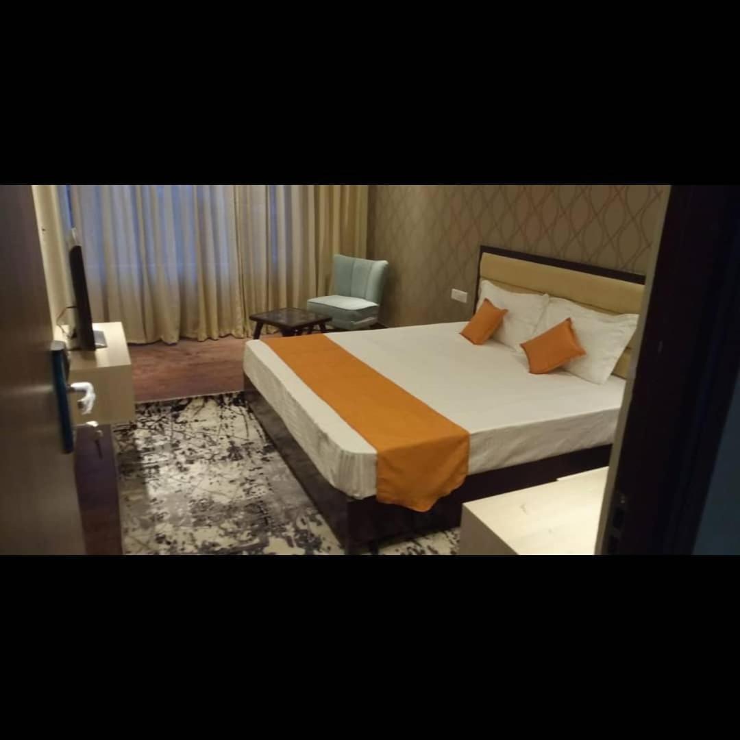 The Royal Majestic Mountain View Hotell Manāli Exteriör bild