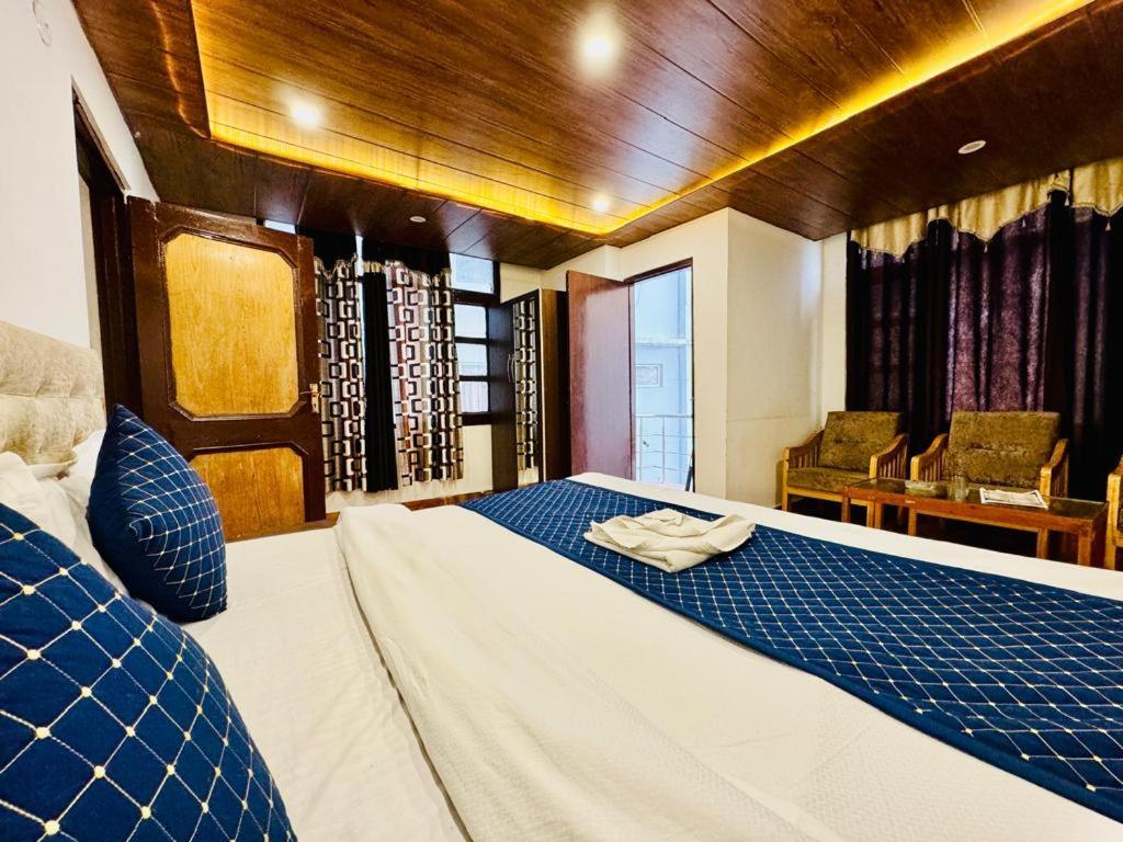 The Royal Majestic Mountain View Hotell Manāli Exteriör bild